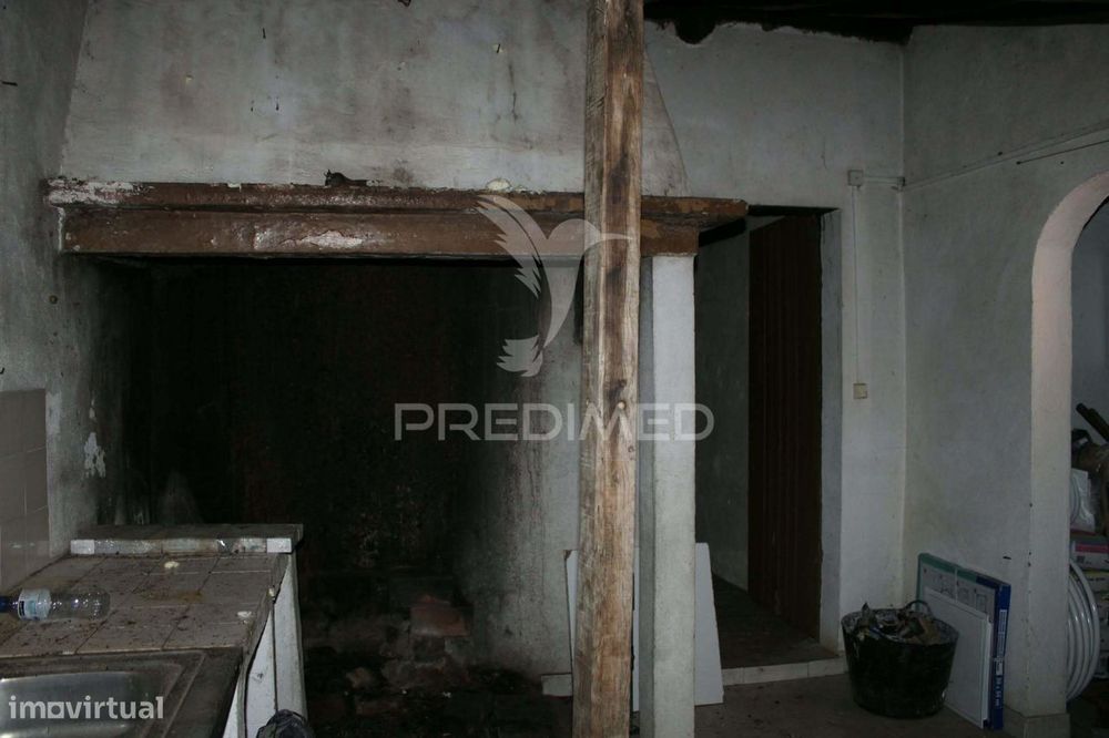 Pequena casa no campo