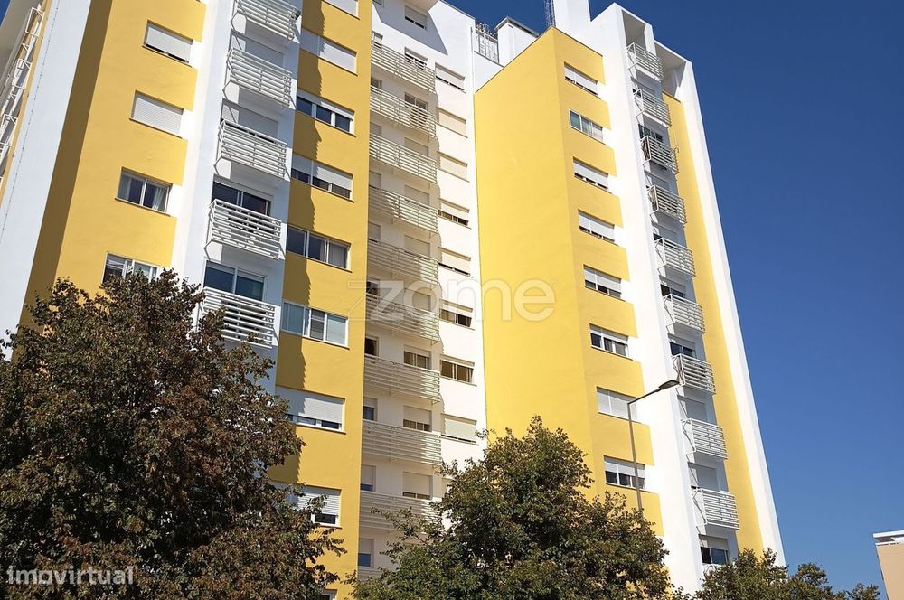 T1 com Garagem e Arrecadação, Penha de França