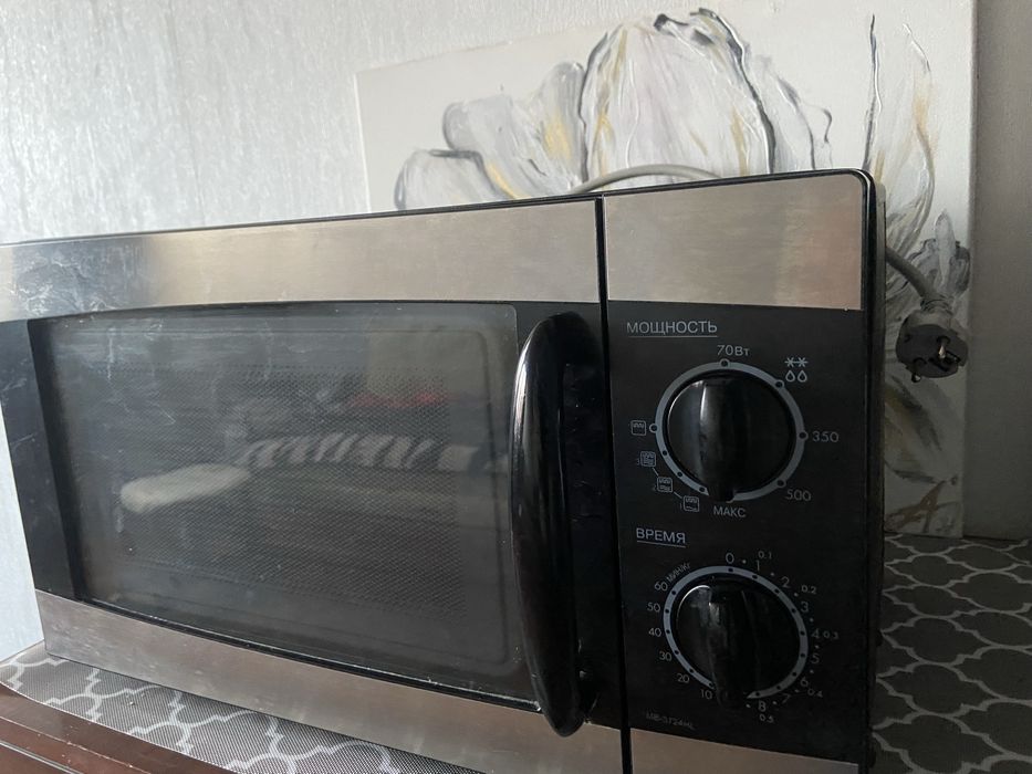 LG микроволнова пічка у гарному стані для вас і вашої родини