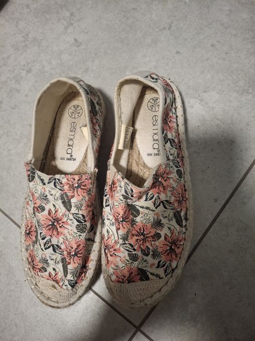 Mokasyny, buty slip on w kwiaty 37