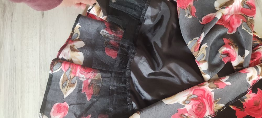 Elegancka sukienka przed kolana