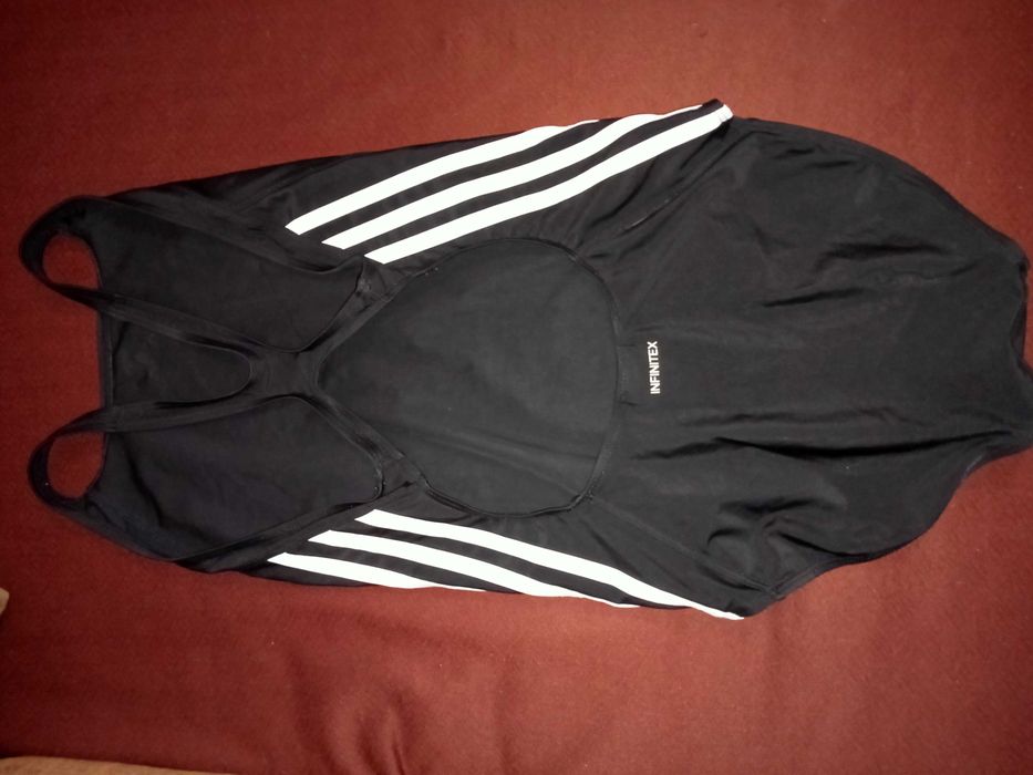 Strój kąpielowy damski adidas.