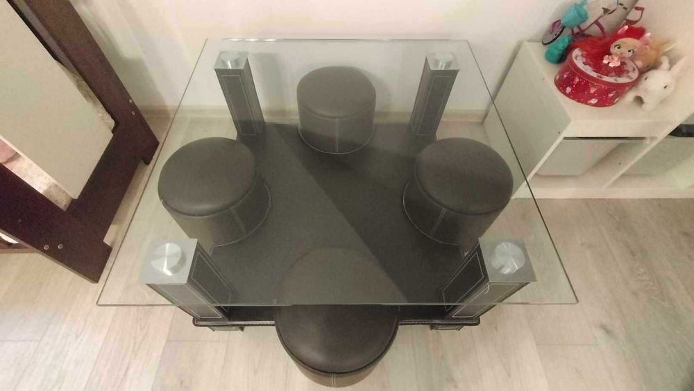 Ława Szklana z 4 Pufami