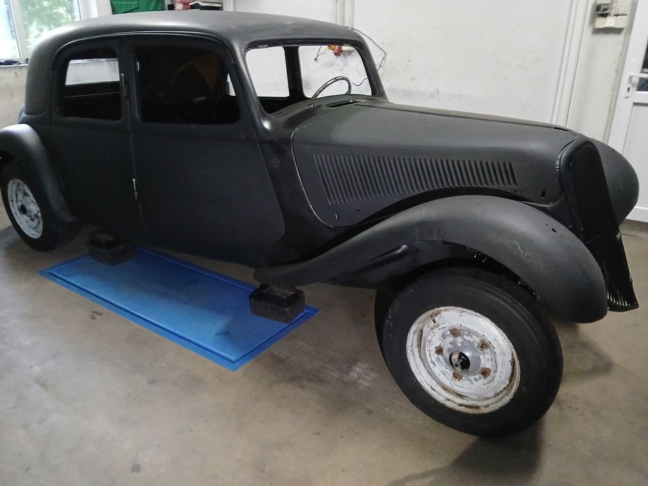 Citroen BL11 , bn  zabytkowy w trakcie renowacji