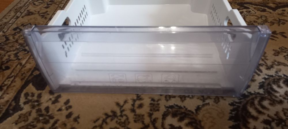 Продам шуфляди до морозилки холодильника Beko