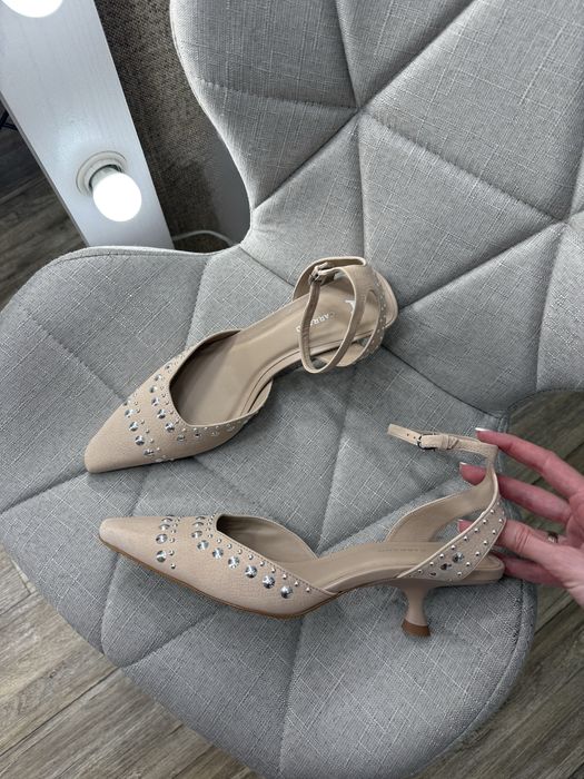 Брендові бежеві туфлі Carrano шкіра