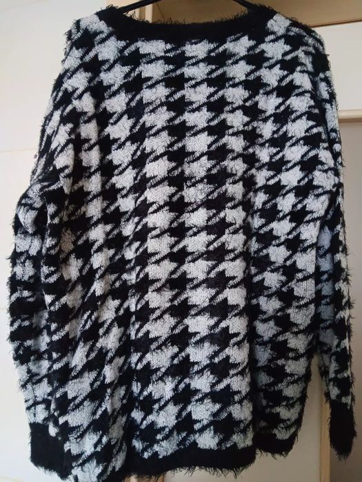 Sweter biało-czarny .Rozm.xl