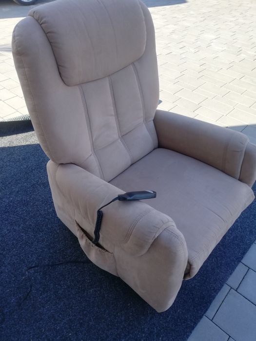 Fotel elektrycznie rozkładany