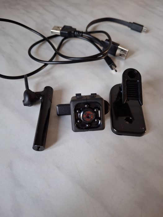 Міні камера та навушник