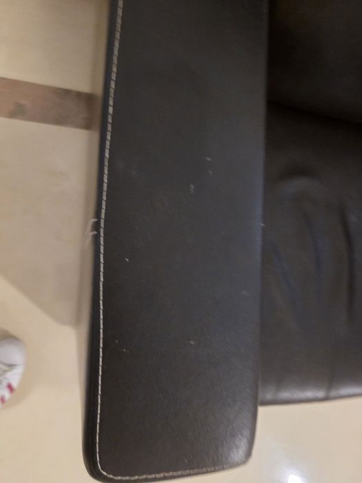 Conjunto sofá/poltrona e 2 pufe