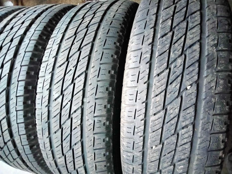 235 55 R20 Toyo.