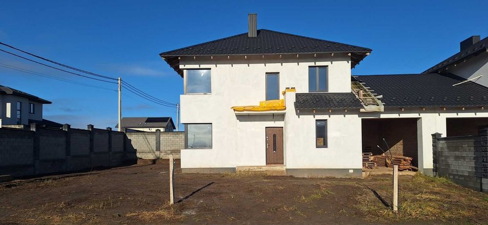 Котедж 165 кв. м з гаражем та ділянкою 4,8 соток