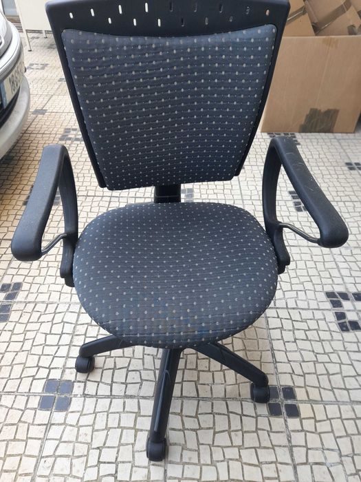 Mesa de secretaria classica e cadeira de escritorio