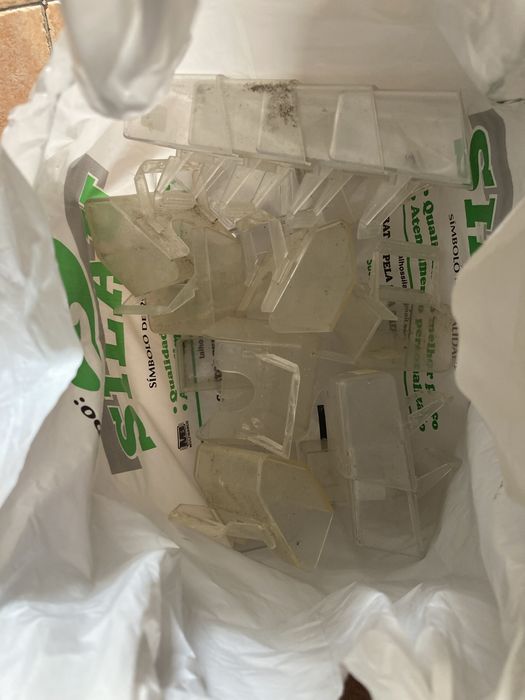 Comedouros abertos vários usados