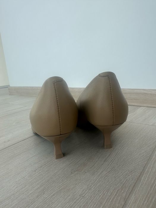 Жіночі шкіряні туфлі