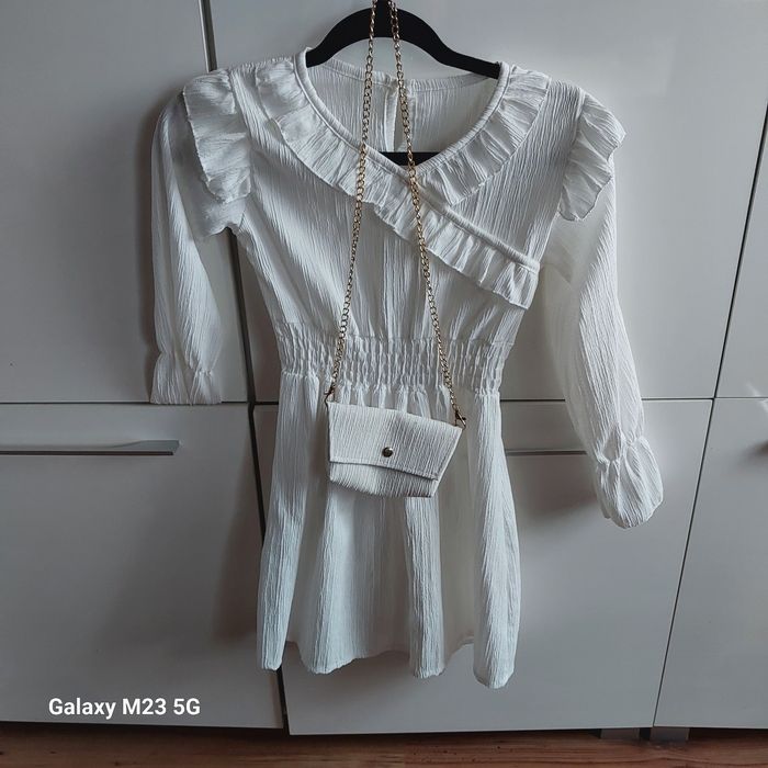 Piękna sukienka z torebką  na 146