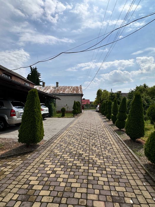 2 будинки+виробниче двоповерхове приміщення на території