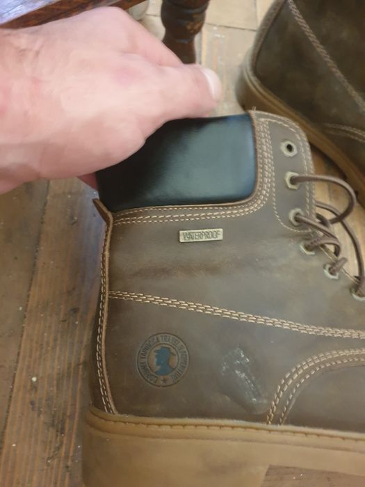 Взуття берци фірмені.