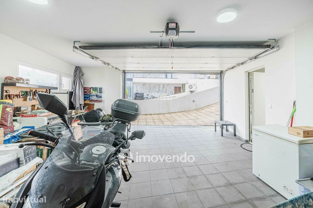 Moradia T3+1 moderna e exclusiva, com garagem e jardim, em Porto Salvo