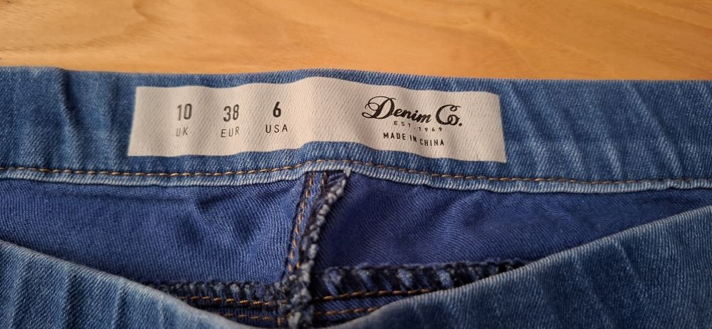 Spodnie damskie niebieskie jeansy denim roz.10