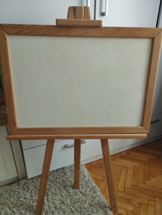 Продам гарну двосторонню дошку для малювання,рамка дерево!