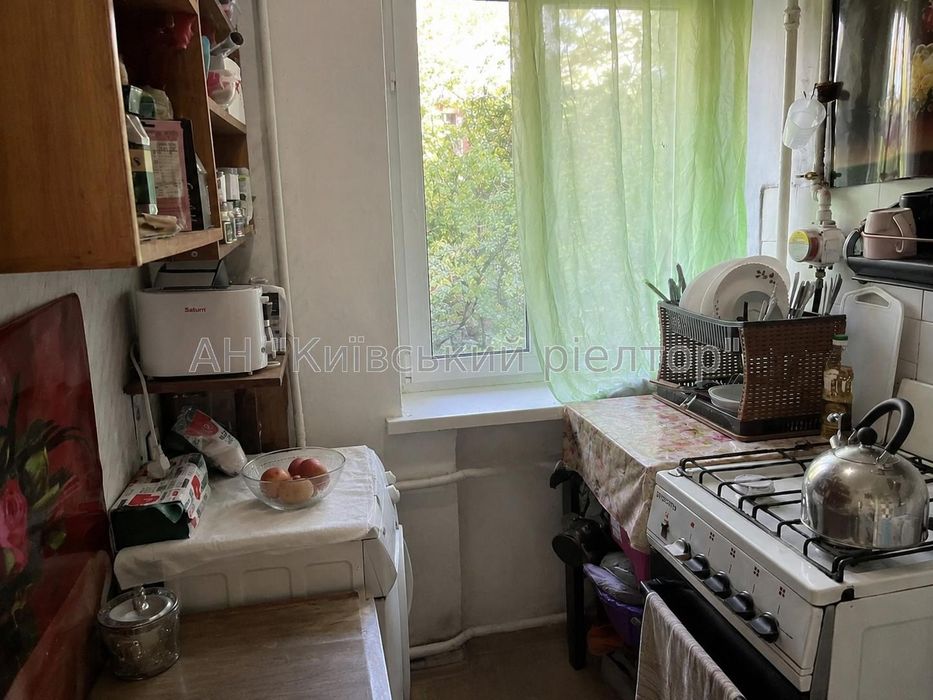 Продаж двокімнатної квартири вул. Михайла Стельмаха, 8. м. Голосіївська 10 хв
