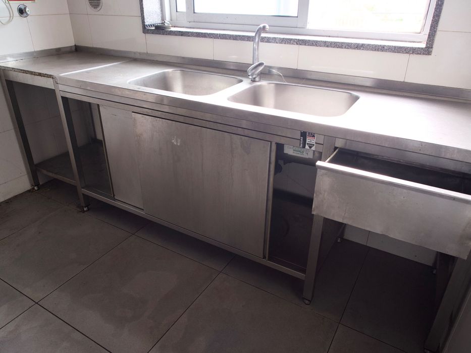 Bancada de Cozinha em inox com gaveta