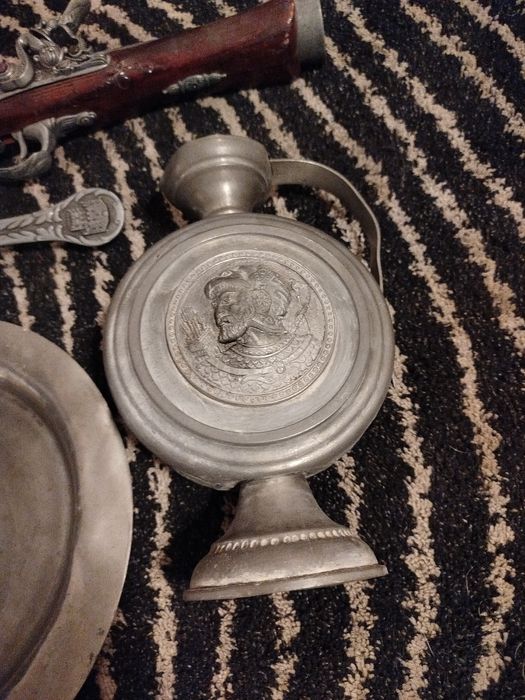 Peças de antiguidade em estanho
