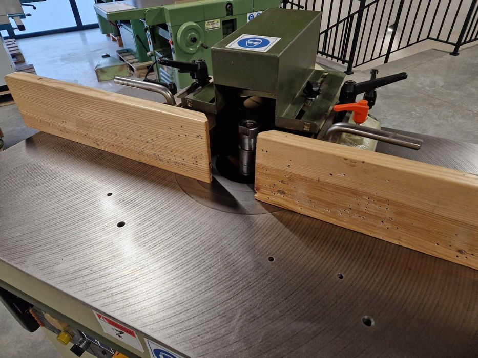 Frezarka dolnowrzecionowa SCM T 130 , frezarka dolnowrzecionowa