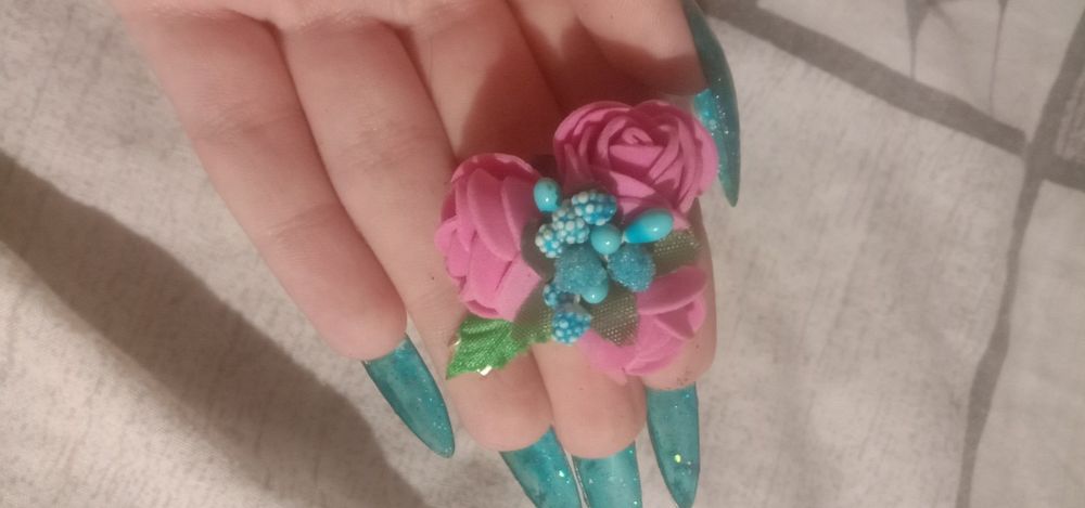 Заколка с цветами