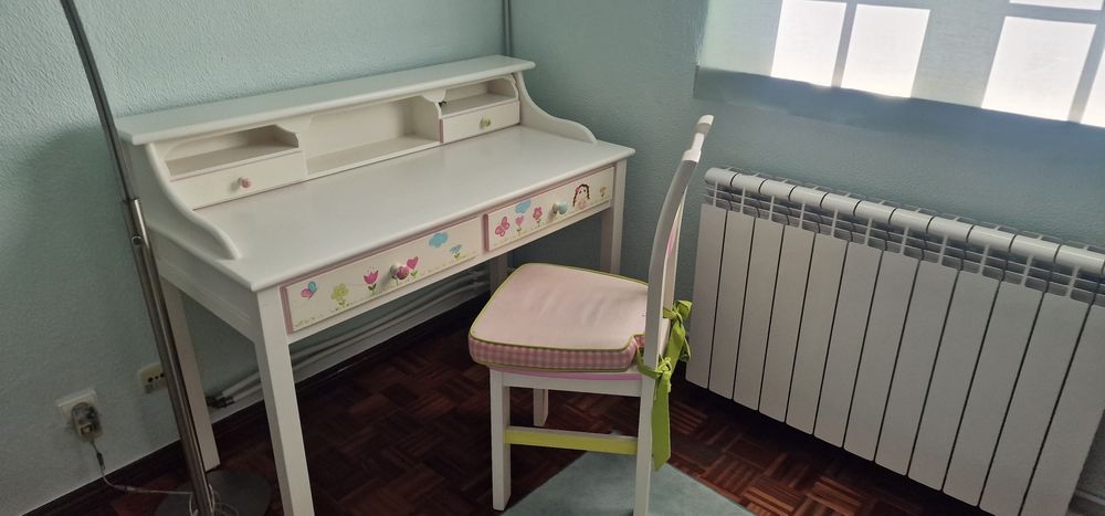 Vende-se escrevaninha infantil