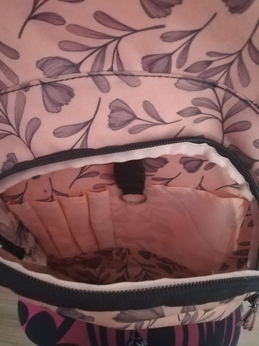 Trolley Mochila salmão - base dura - Ótimo estado