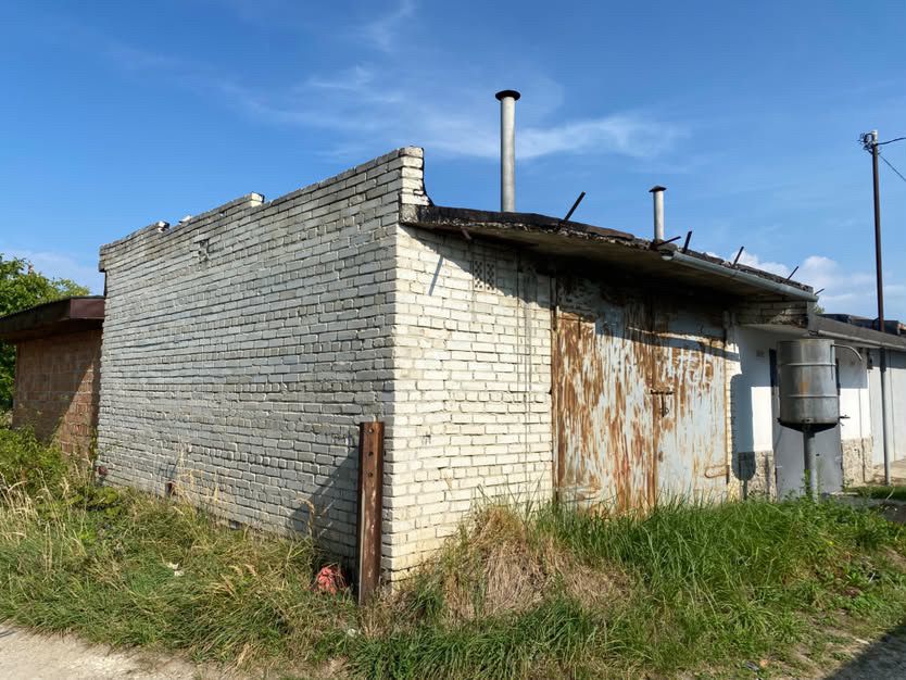 Продам гараж під 2 автомобіля