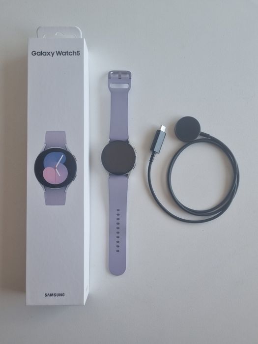 Smartwatch Samsung Watch 5 5G com acessórios