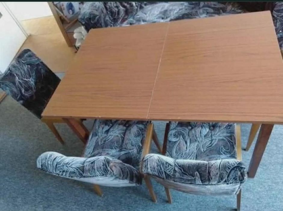 Zestaw: Stół z krzesłami