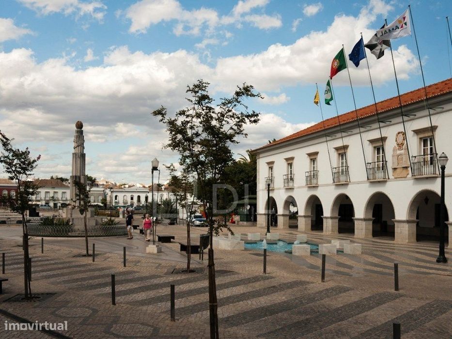 Loja inserida em novo empreendimento em Tavira