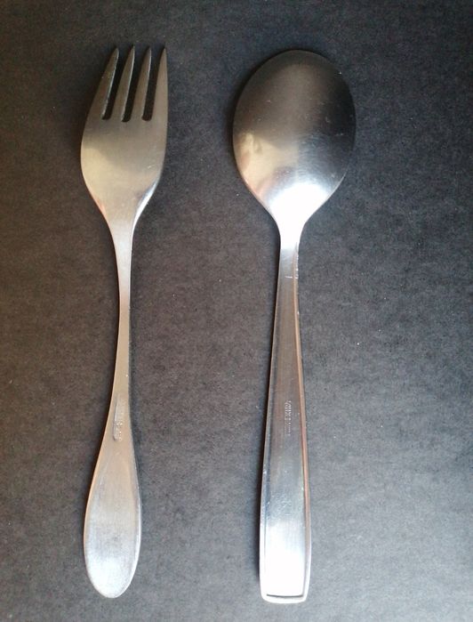 2 talheres infantis, em inox

Medem cerca de 14,80 cm.