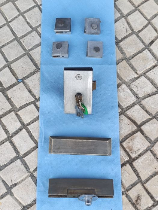 Fechadura, acessórios para montras e portas