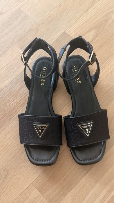 Босоніжки  Guess