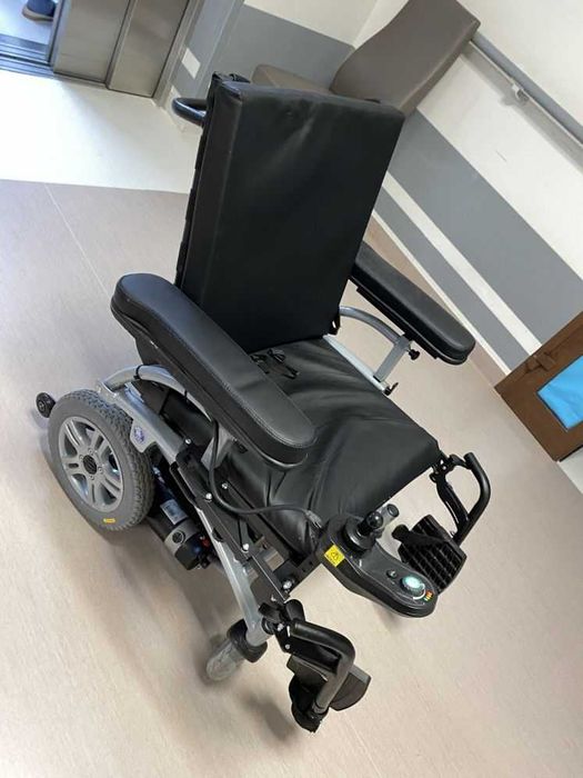 Sprzedam Elektryczny wózek inwalidzki marki Vermeiren