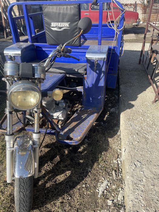 Продам трицикл Spark