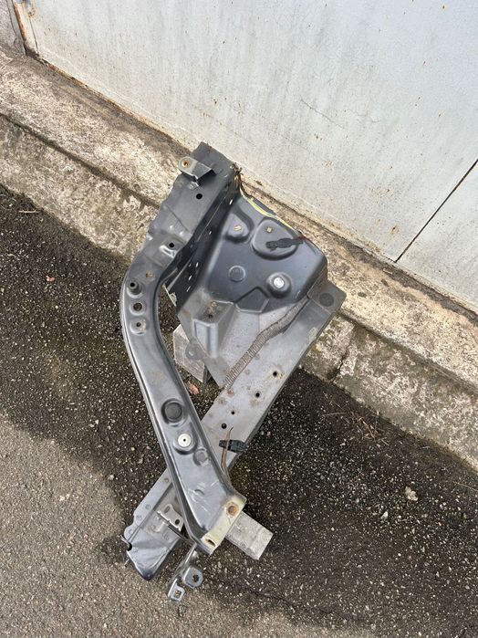 Передній лівий лонжерон на Toyota Avalon 2013-2018 року