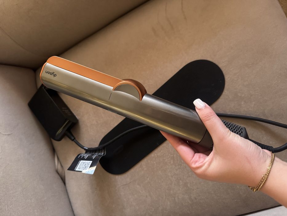 Продам оригінальний Dyson Airstrait