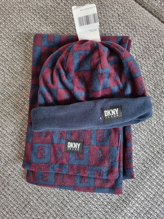 Komplet czapka z szalikiem DKNY
