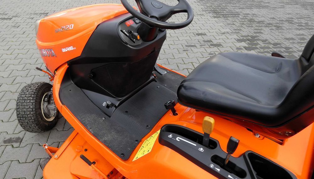 Traktorek kosiarka KUBOTA GR2120 4x4 Wspomaganie (121201.5) - Baras