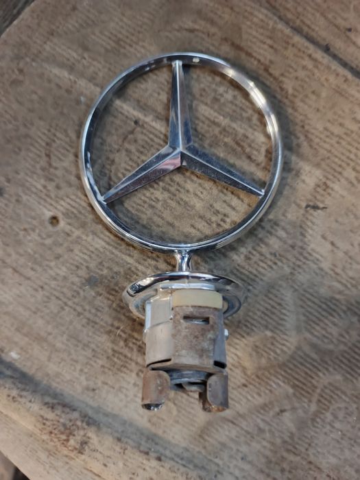 Значок Мерседес w211