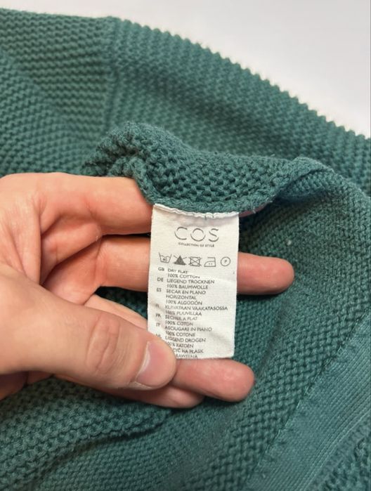 Zielony sweter COS