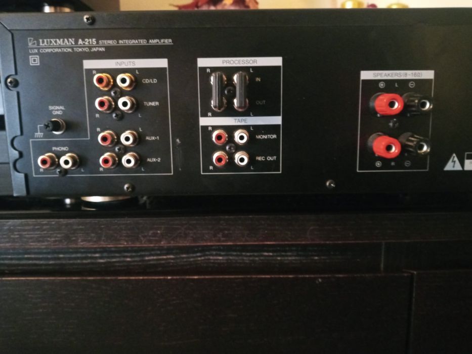 Amplificador Luxman A-215 c/comando.