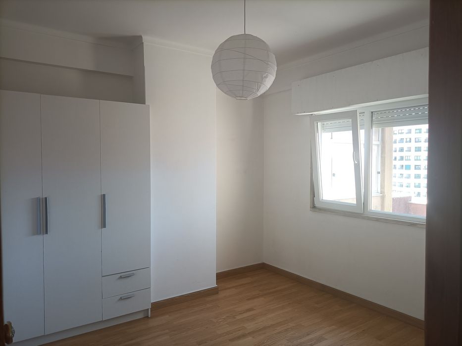 T2 em Algés arrenda-se | grandes terraços | 10.º piso | Óptima vista e excelente localização