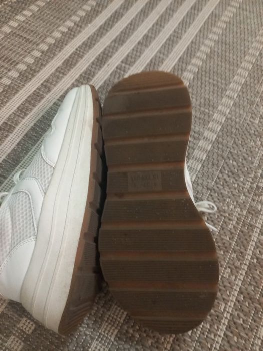 Кросівки відомого бренду